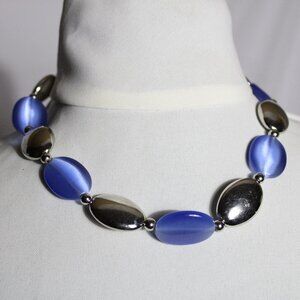 ⚡️BUY 3 for $35⚡️ Vintage Necklace 18" Blue Glass with Silver Tone Oval Beaded